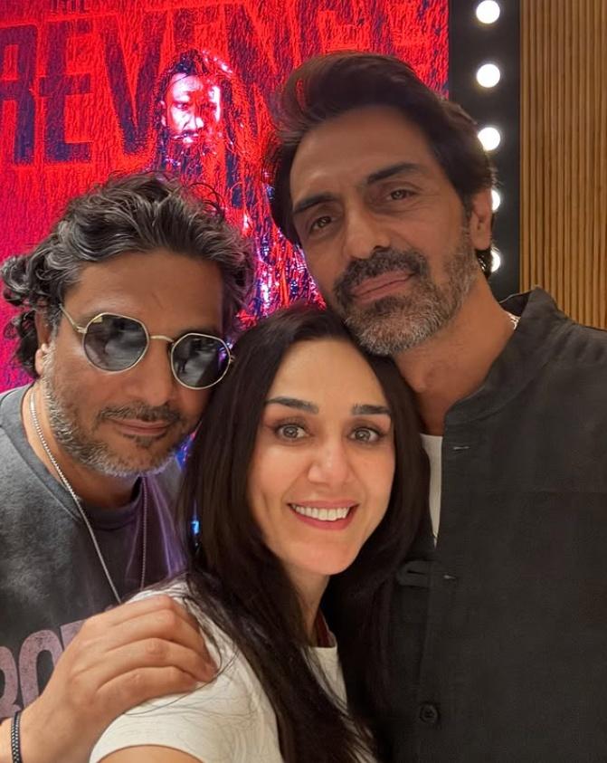 Preity Zinta meets Arjun Rampal at 'Dhurandhar 2' screening, marks 'Dil Hai Tumharaa' reunion