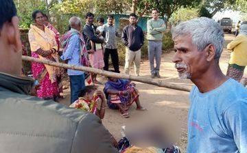 Youth crushed to death in Chaibasa for protesting sand smuggling; villagers block road in anger
