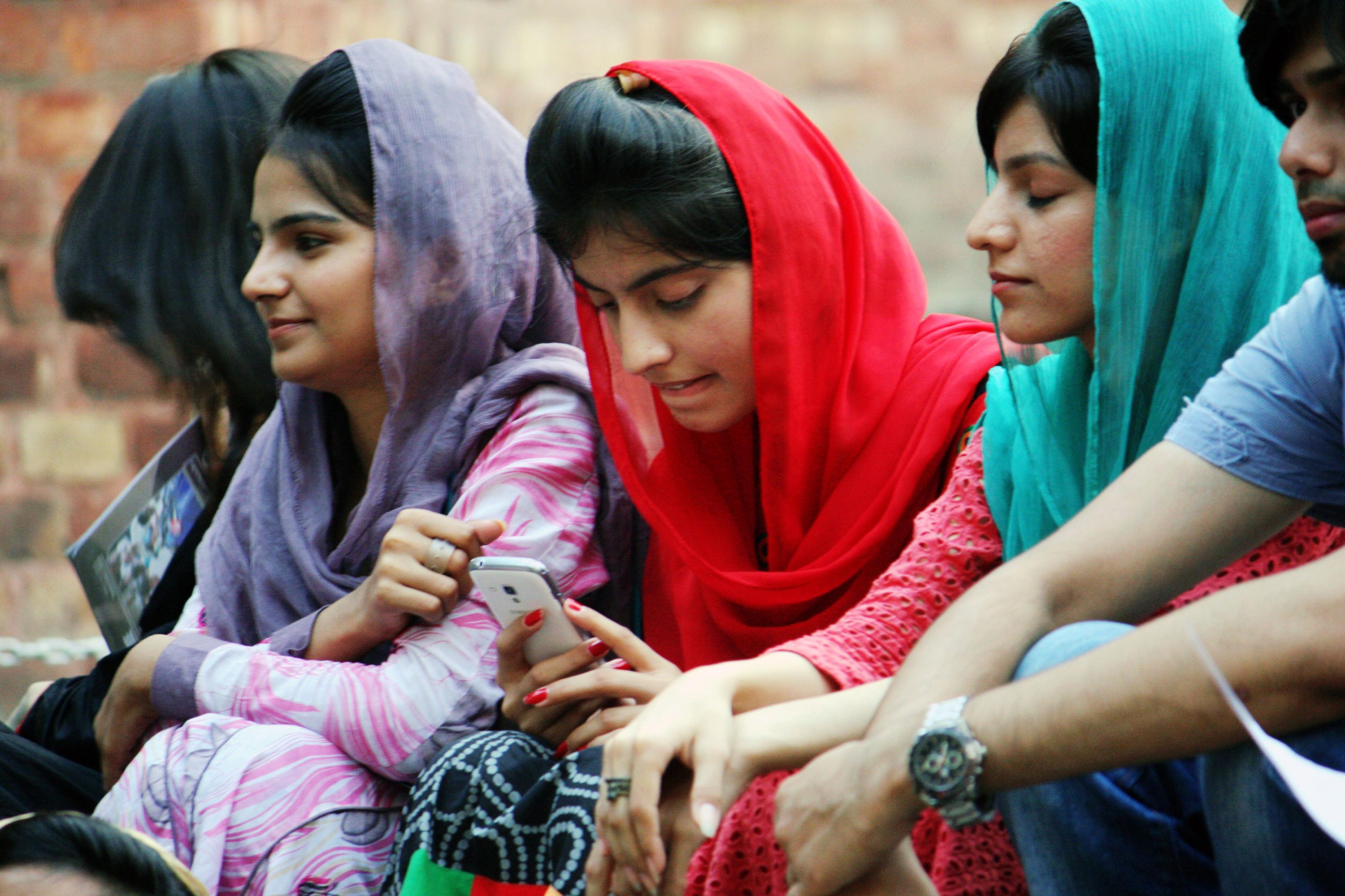 Pakistan: Mobile internet services in Balochistan remain suspended for sixth day