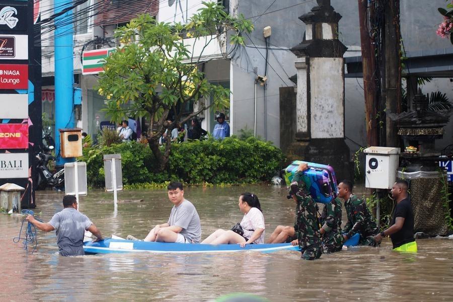 19 killed, 10 missing in Indonesia floods