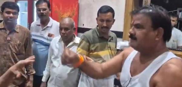 Maharashtra: Shiv Sena MLA Sanjay Gaikwad assaults canteen staff, blames it on ‘rotten food’