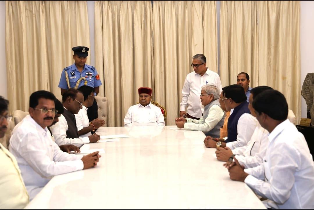 BJP accuses K'taka govt of ‘mishandling’ SC internal quota, submits memorandum to Guv