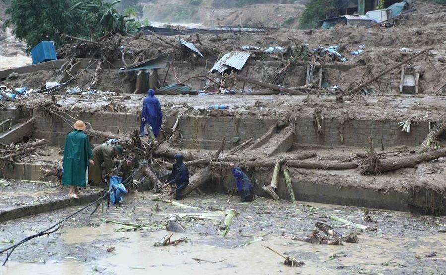 Eight dead, 3 missing after flash floods in Vietnam
