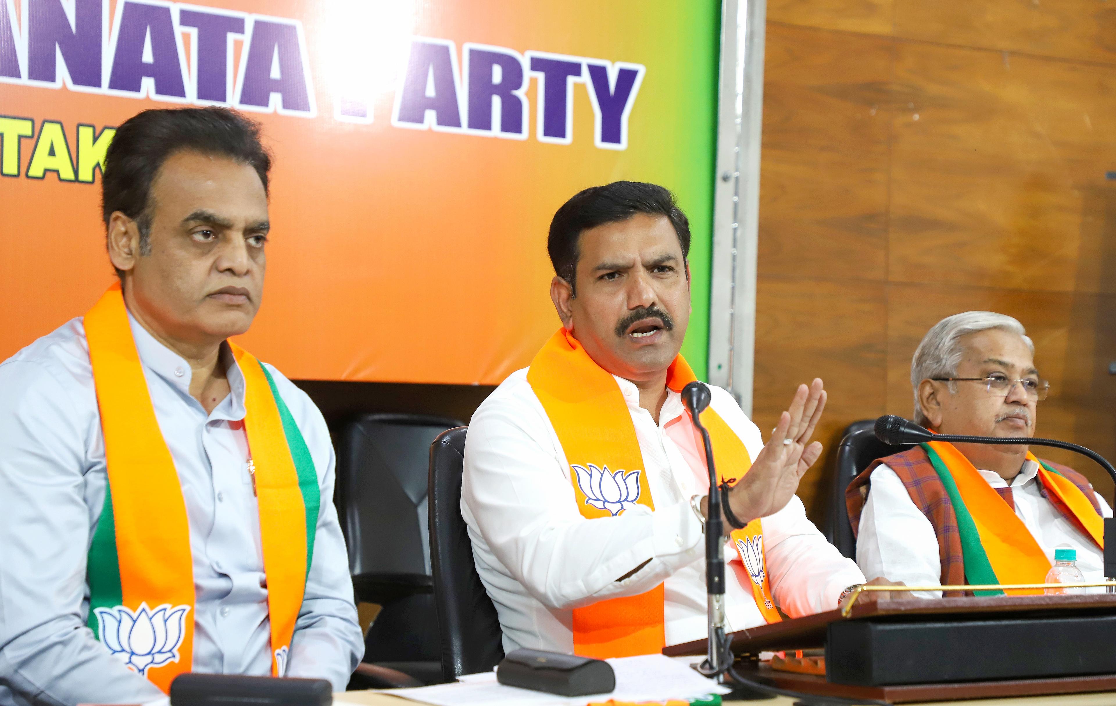 K'taka BJP says LPG price rise minor, compares with UPA-era fuel costs