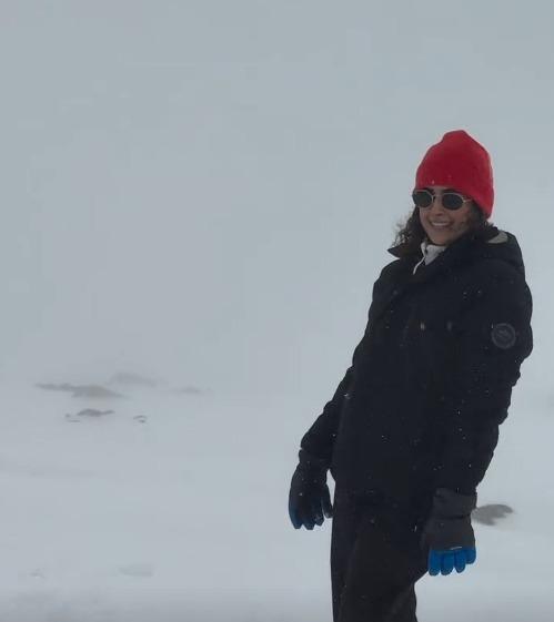 Sanya Malhotra channels her inner Kajol as she grooves on 'Zara sa Jhoom lu main' amidst snow