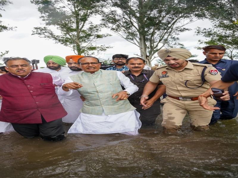 'Don’t worry, Centre is with you': Shivraj Chouhan assures grief-struck Punjab farmers