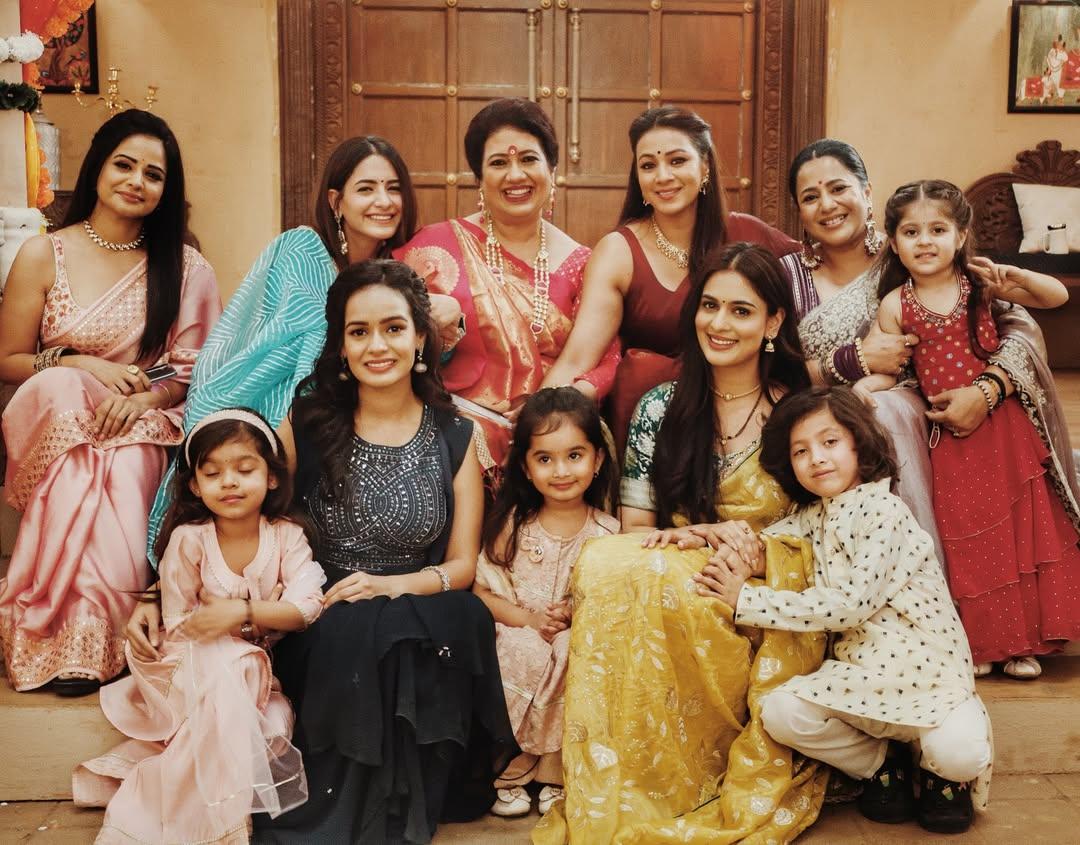 Barkha Bisht shares ‘parivaar’ moment from ‘Kyunki Saas Bhi Kabhi Bahu Thi 2’ set