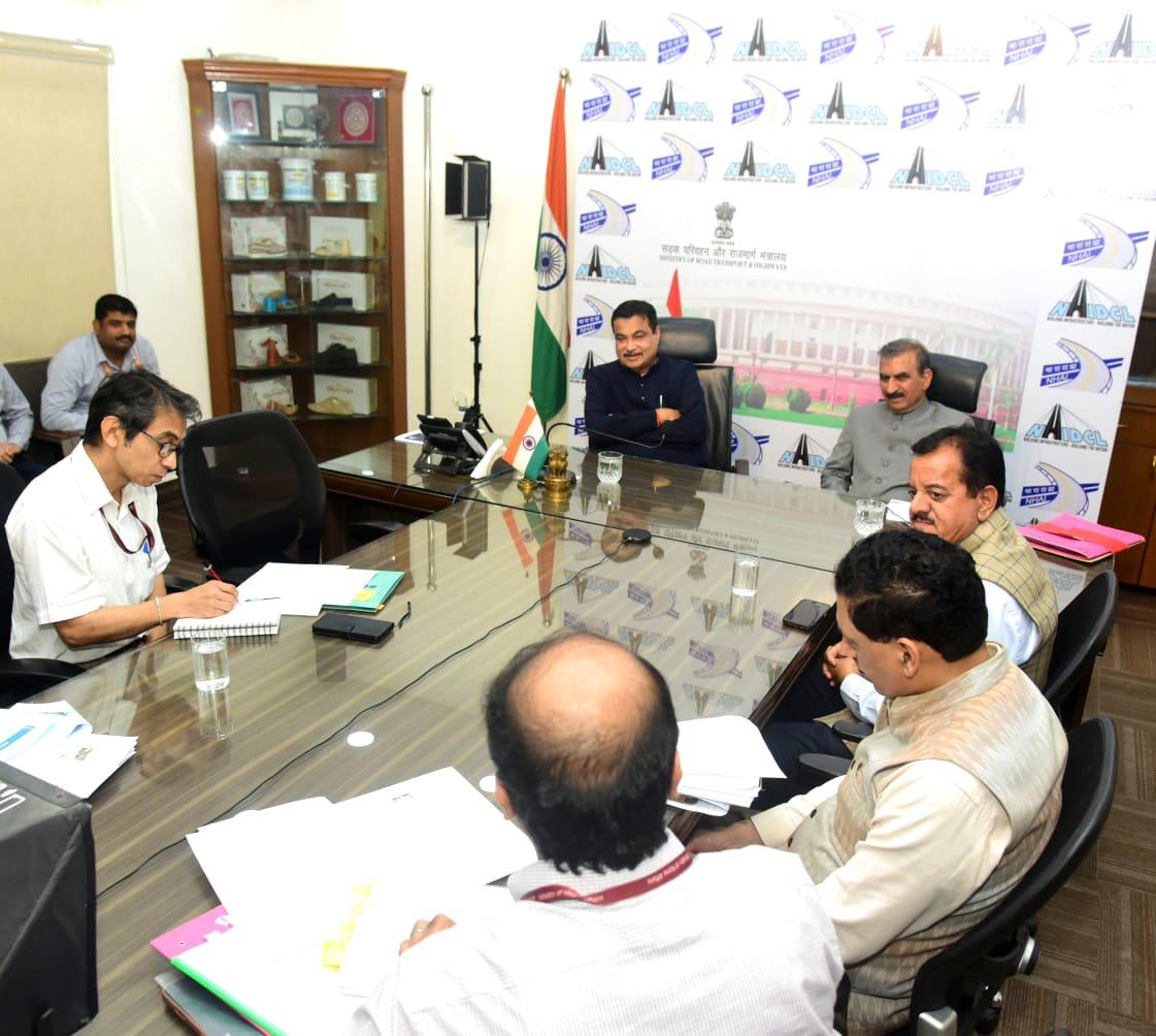 HP CM calls on Nitin Gadkari, seeks repair of flash flood-damaged roads