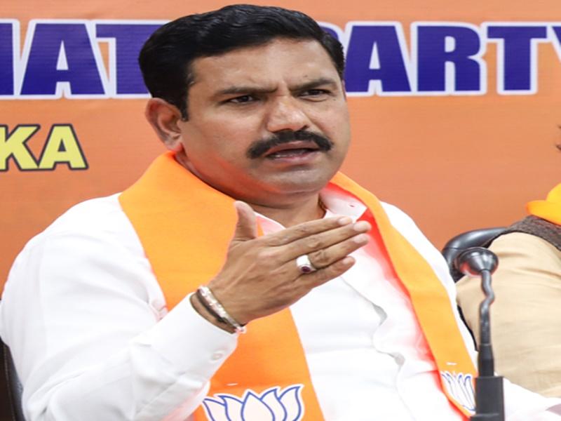 BJP alleges medicine shortage in K'taka, questions foreign trips for ministers