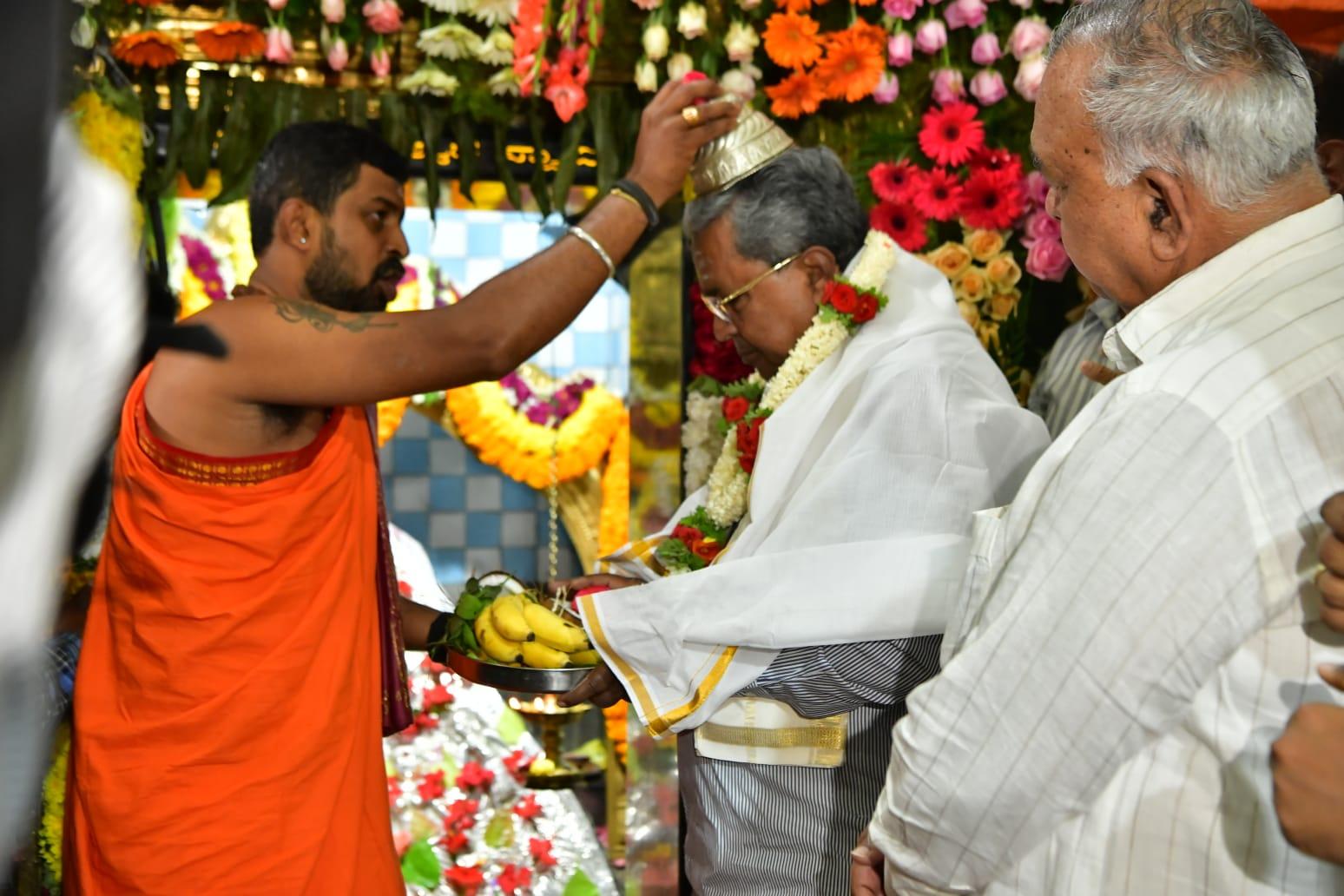 ‘Hasanamba Darshan’: CM Siddaramaiah seeks blessings amid row over Karnataka leadership