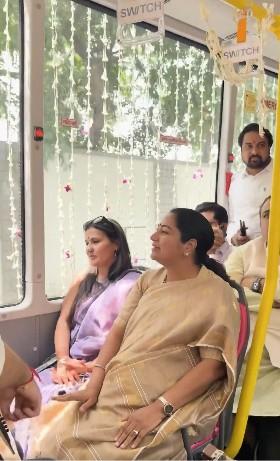 CM Gupta flags off University Special EV buses at Delhi University