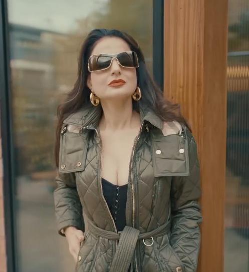 Ameesha Patel gets stuck in New York snowstorm, ‘makes the most’ of the situation