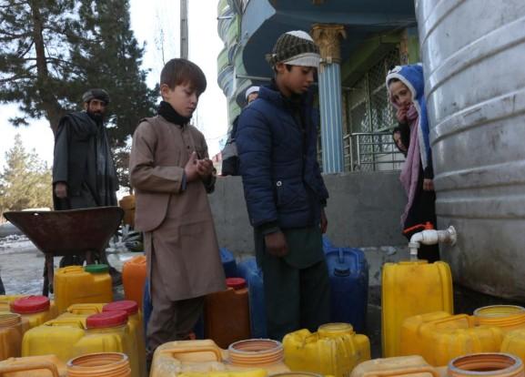 Severe water crisis grips Kabul, residents urge interim govt to expand supply