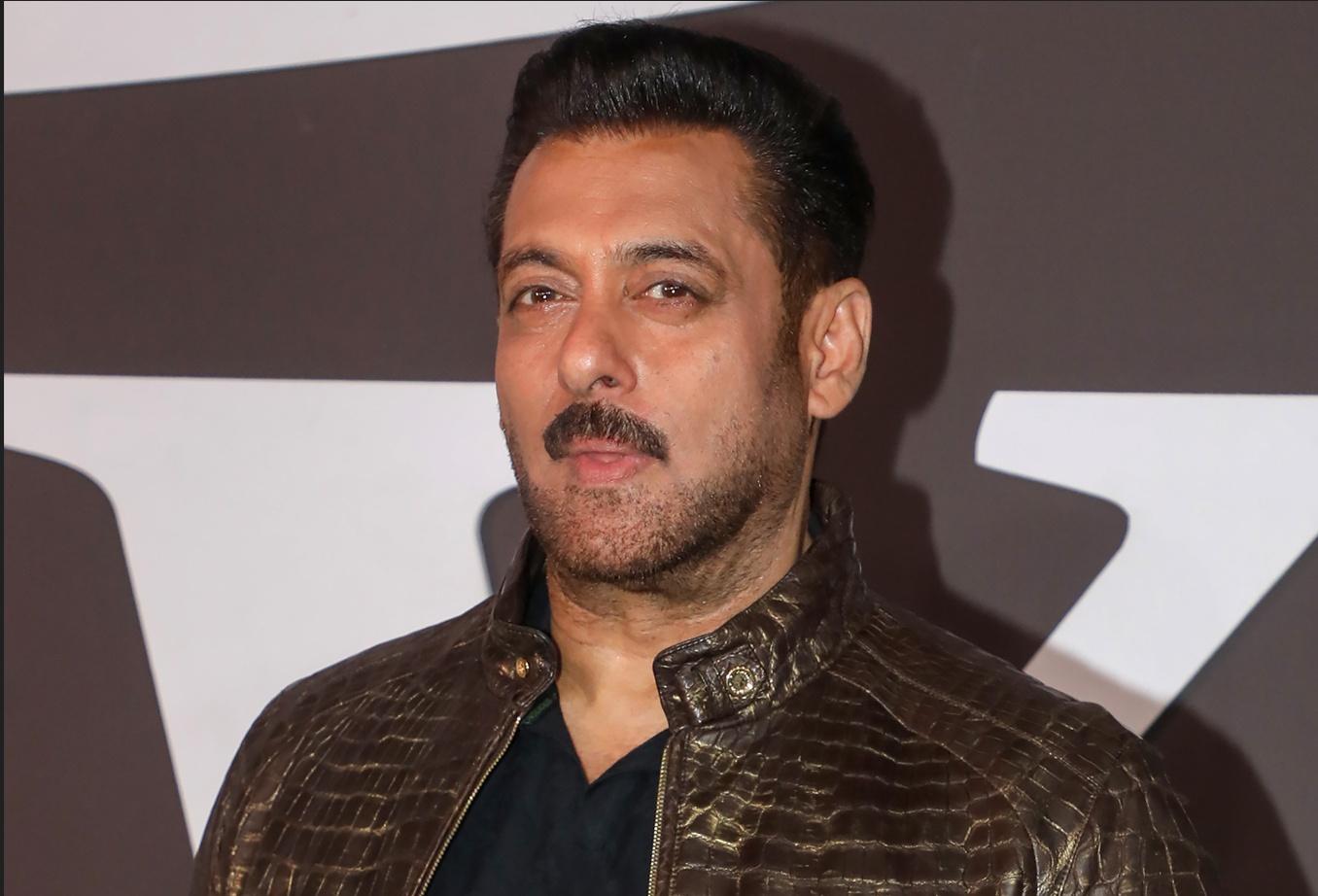Salman Khan appears restless, keeps fidgeting with ring at an event