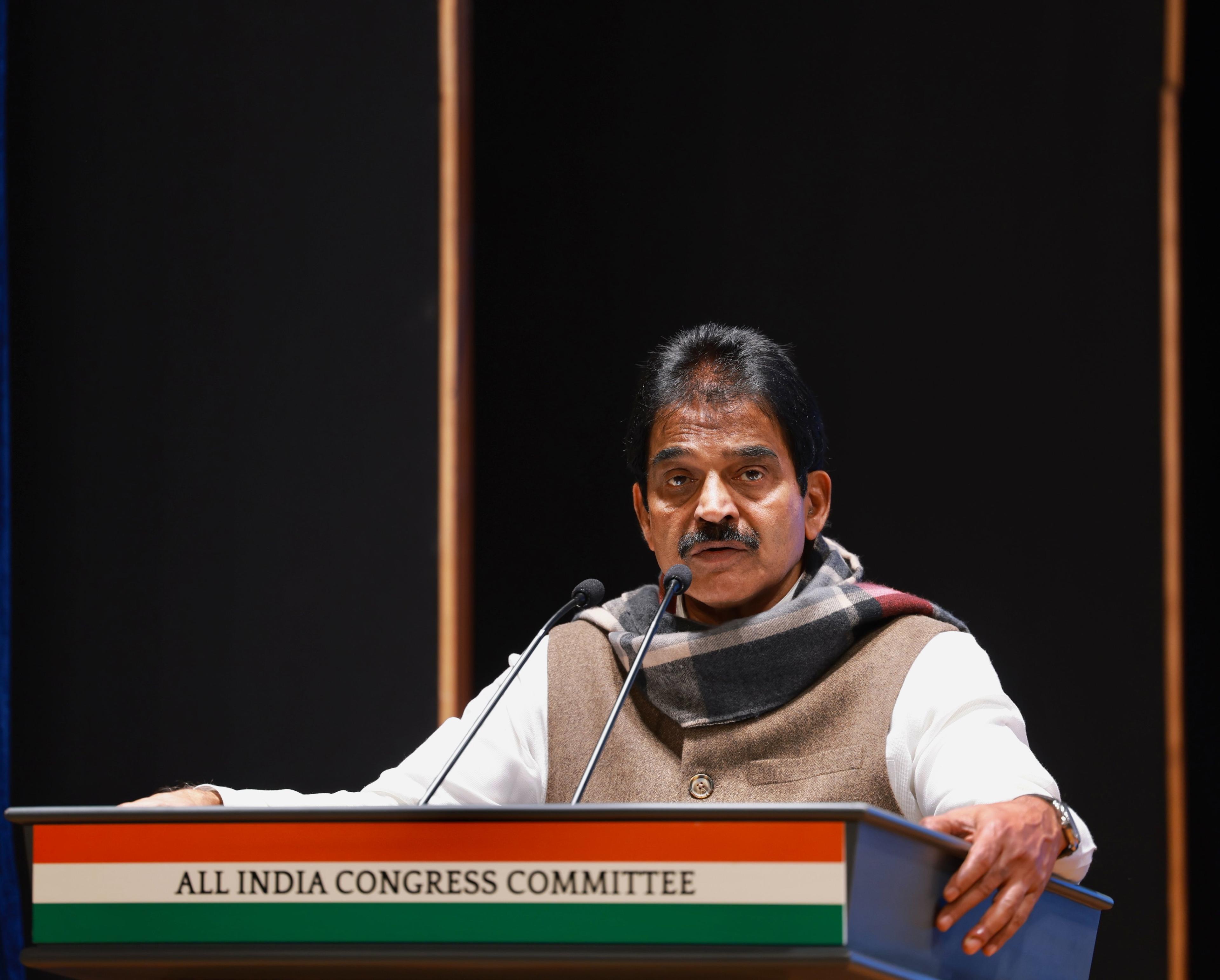 Venugopal, Satheesan step up attack on CM Vijayan over Sabarimala Tantri arrest