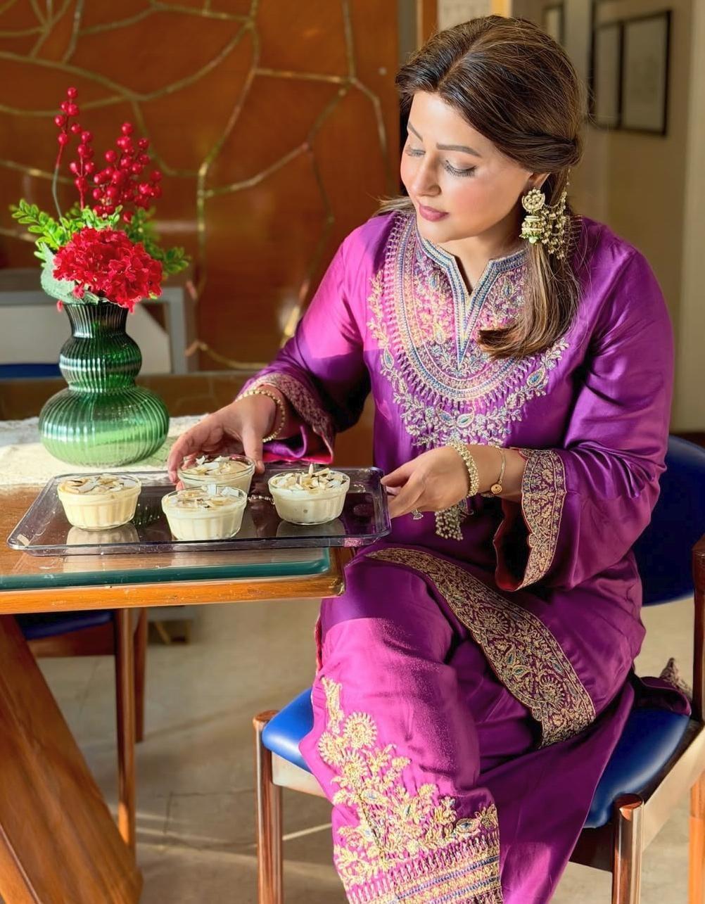 Hina Khan makes ‘Iftaar Special Phirni’, wins over family members