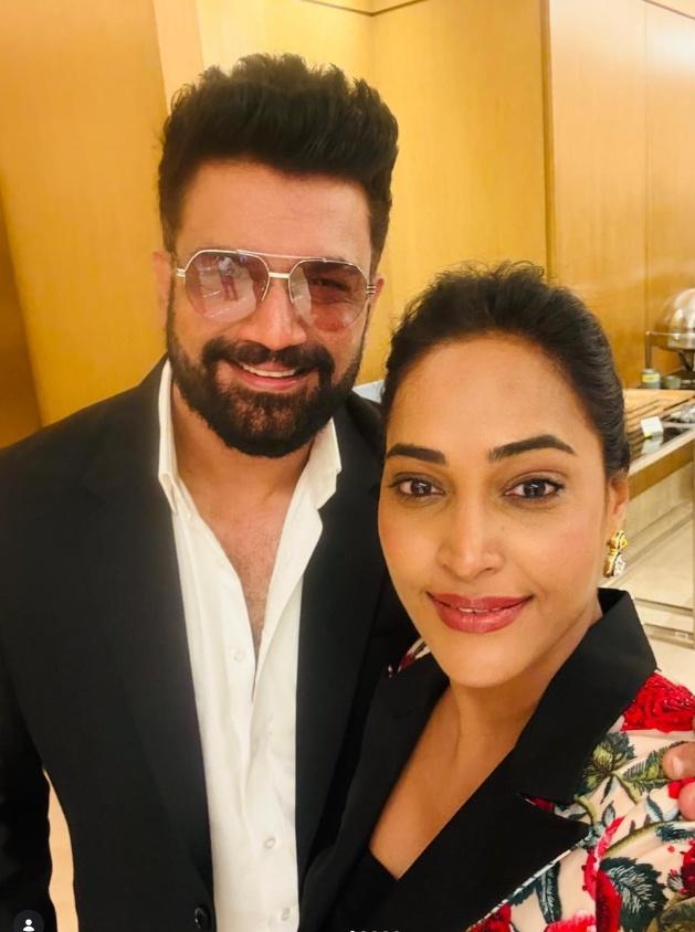 Rajashree Thakur relives ‘Saat Phere–Saloni Ka Safar’ days as she bumps into Sharad Kelkar