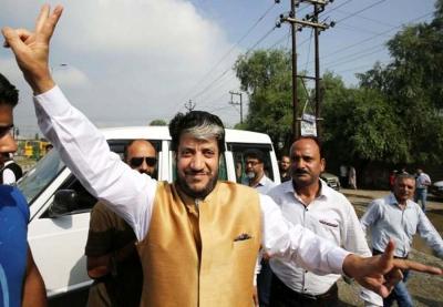 SC grants bail to Kashmiri separatist leader in terror funding case