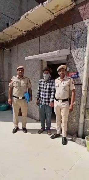 Delhi Police arrest habitual offender with 15 criminal cases, stolen scooty and illegal knife recovered