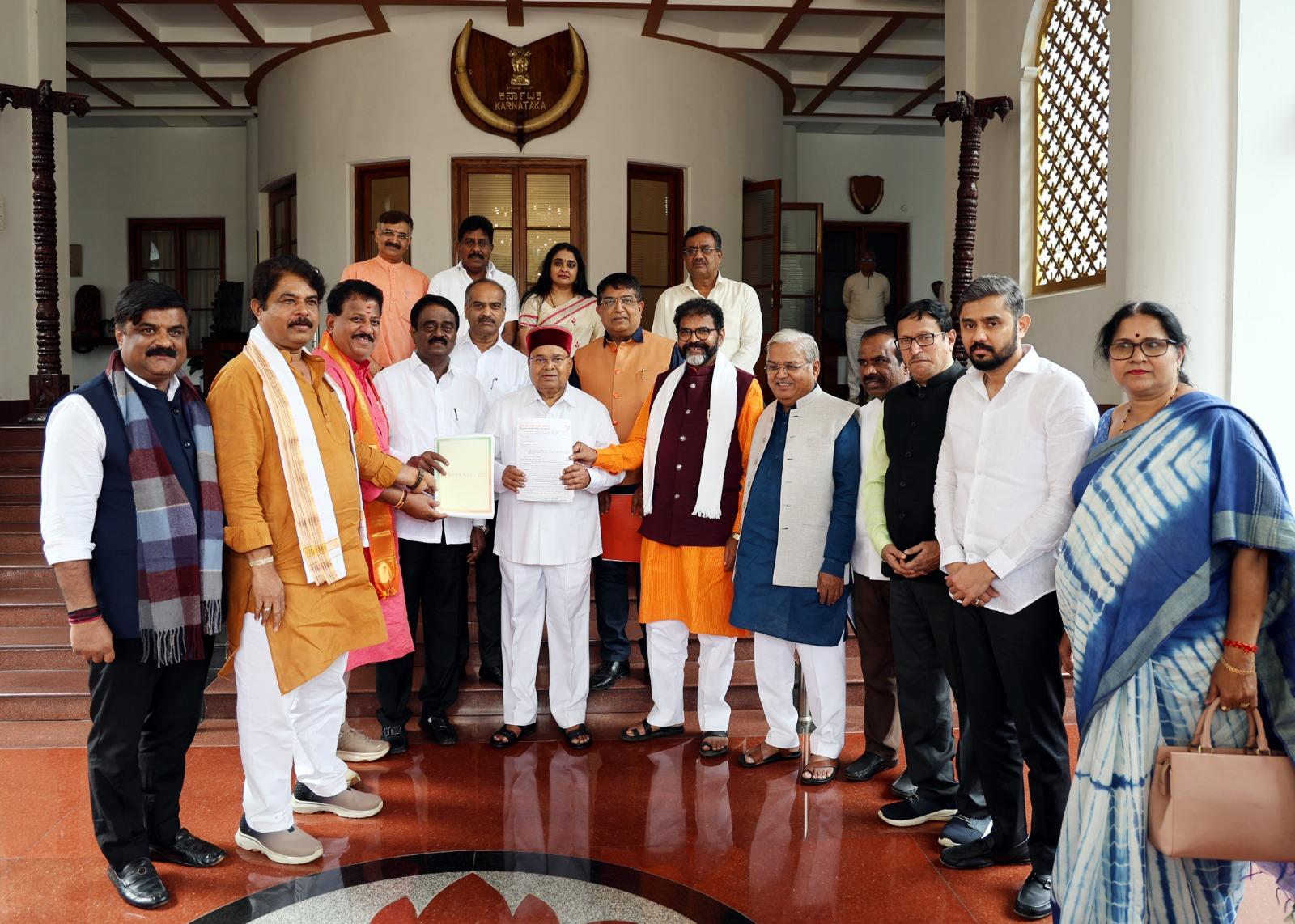 BJP delegation meets K'taka Guv; asks him not to sign Hate Speech Bill