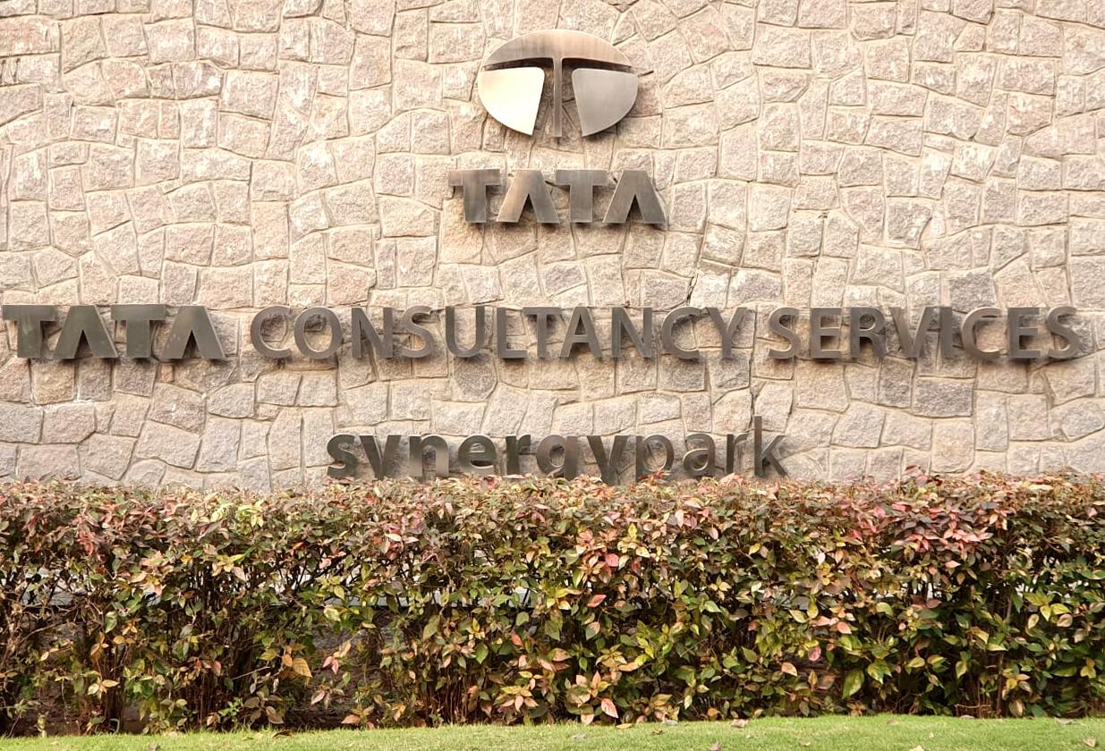 TCS shares trade lower after it announces to layoff 12,200 employees