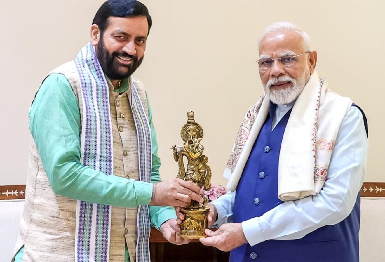 Haryana CM discusses welfare schemes with PM Modi