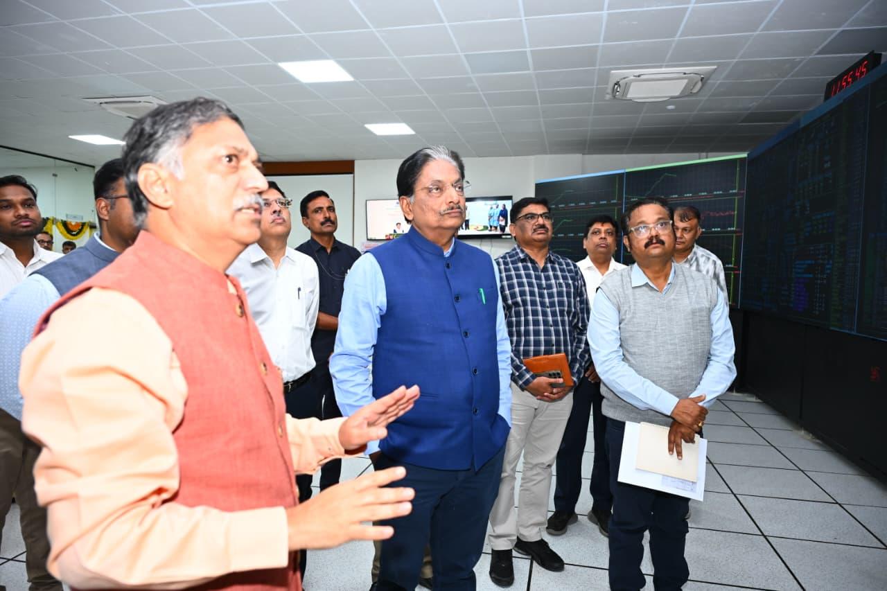 Gujarat Energy Minister reviews key power infrastructure, pushes for greater automation in services