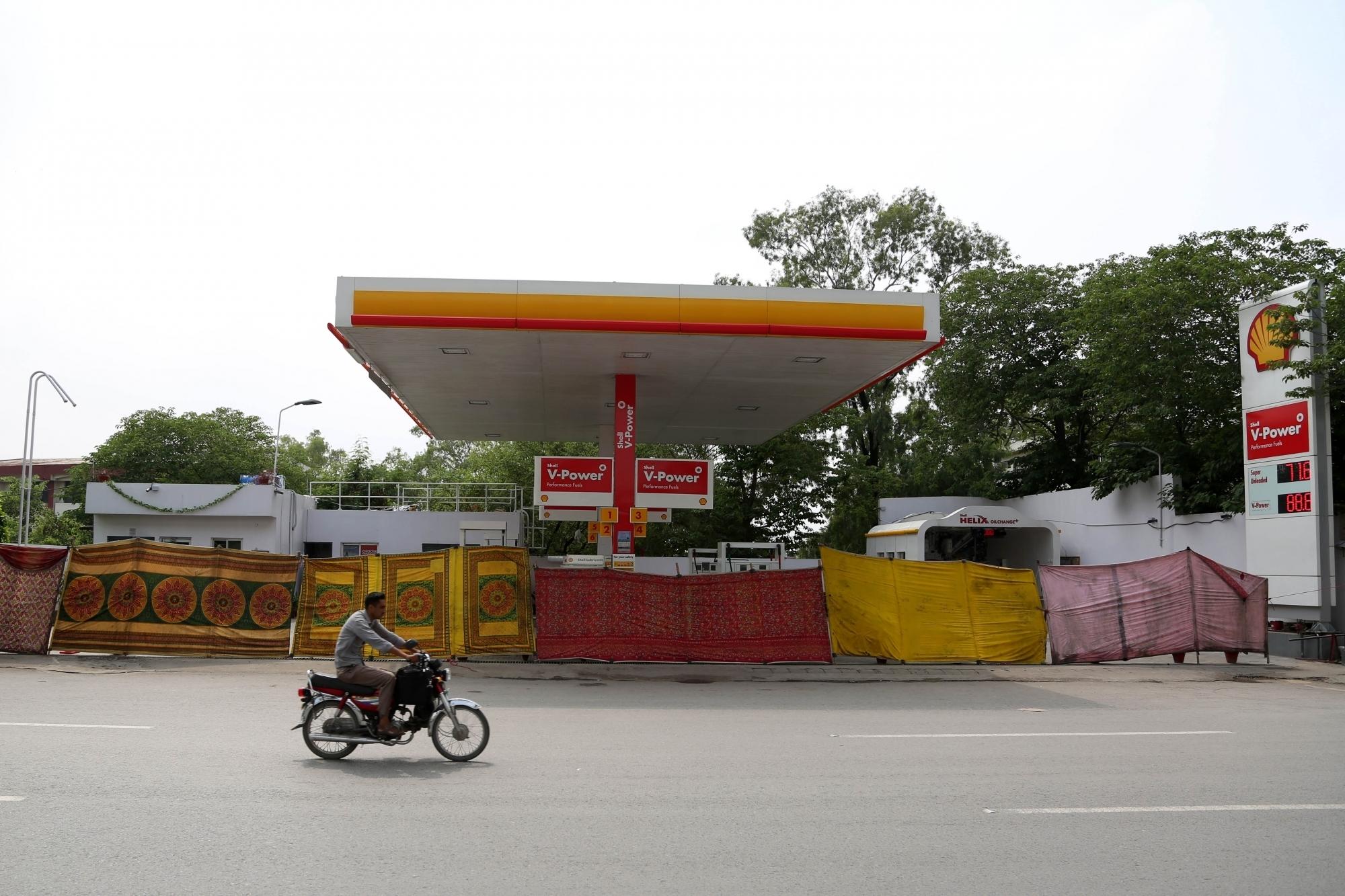 Pakistan continues to pay over $15 million per month to LNG terminals: Report