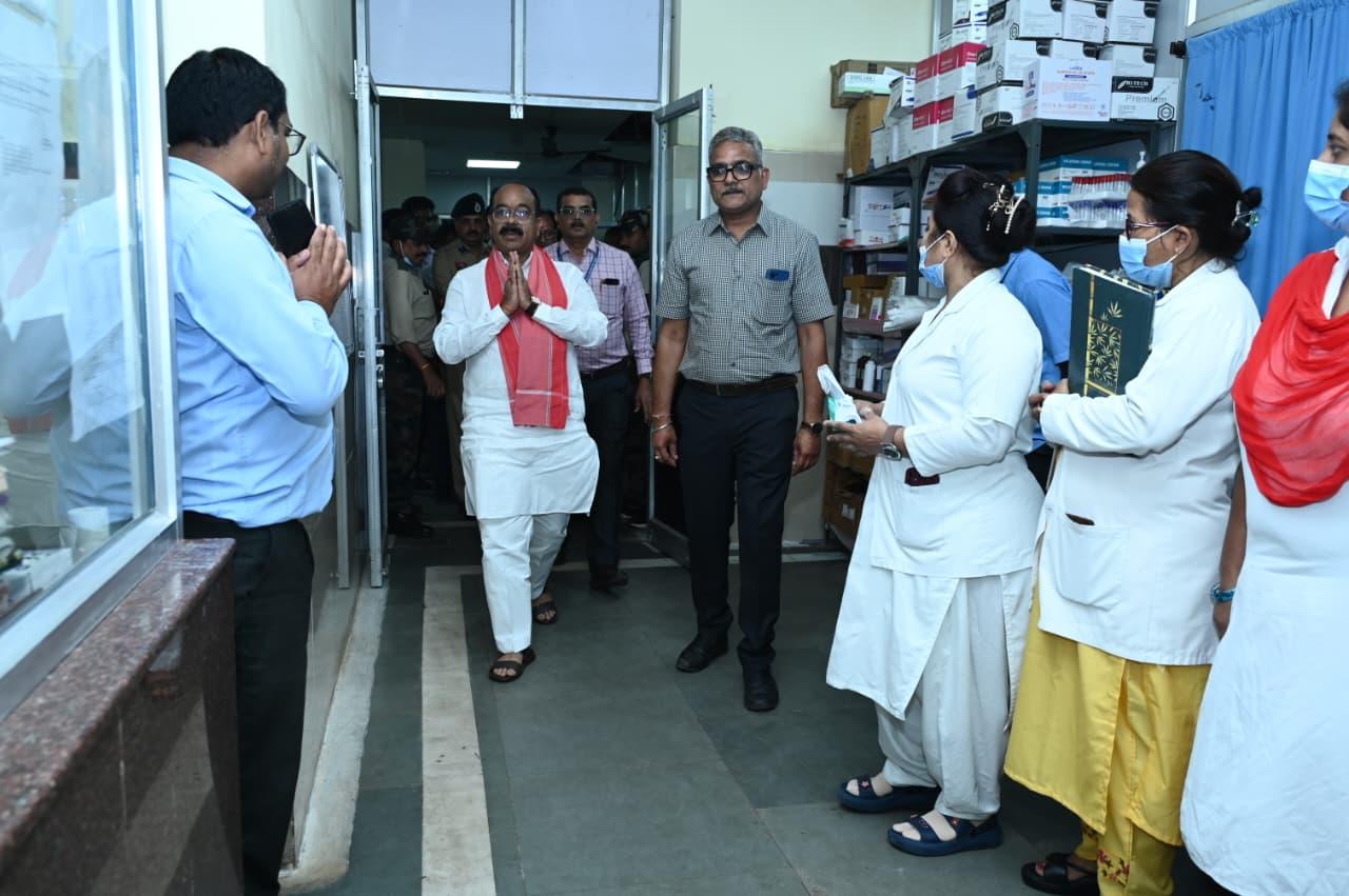 Chhattisgarh: Dy CM visits injured train crash victims in hospitals