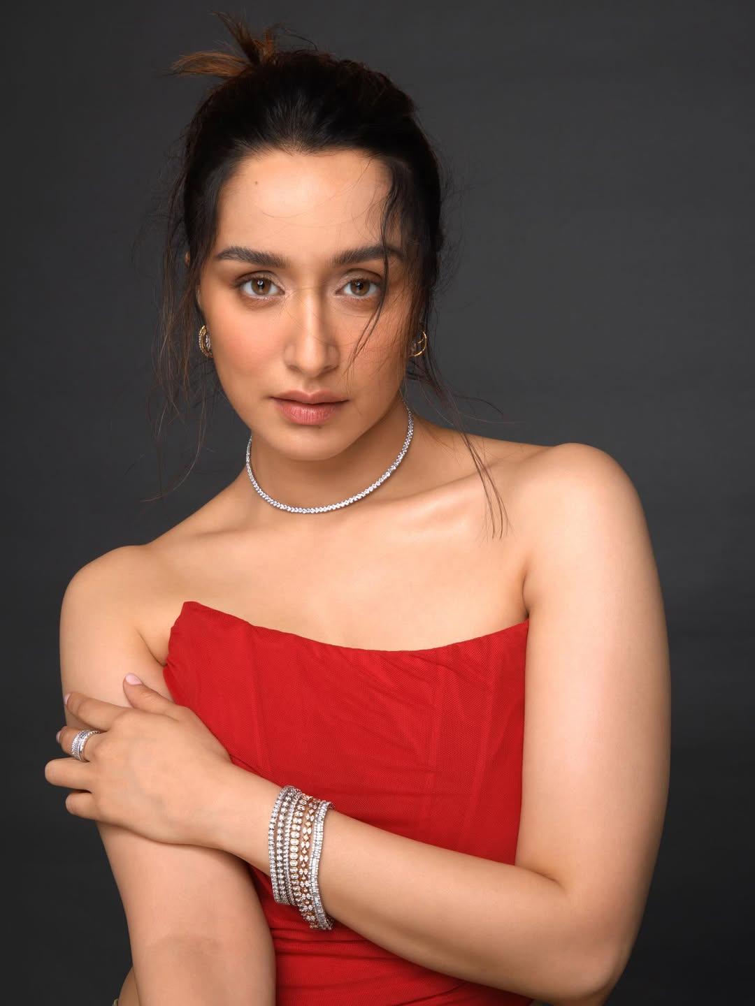 Shraddha Kapoor showcases her ‘self-made bindi’
