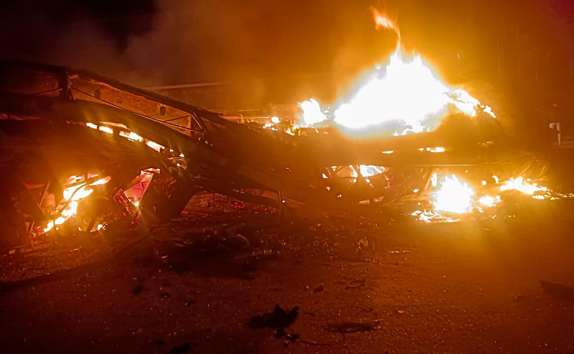 Tatanagar-Ernakulam Express catches fire in Andhra, one killed (Ld)