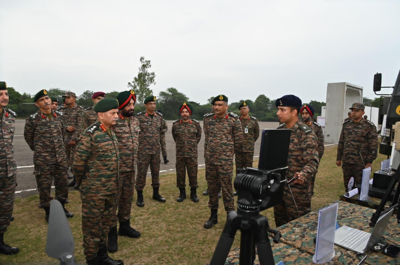 Army chief visits Chetak Corps in Bathinda
