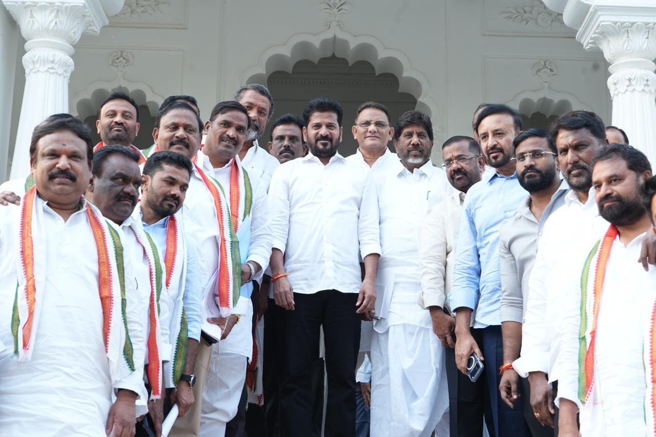 Telangana CM asks Congress legislators to focus on govt’s achievements