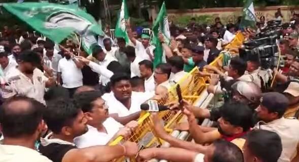 Odisha self-immolation case: BJD engages in scuffle with police during protest in Bhubaneswar