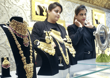 Gold, silver prices remain range-bound as investors await US-Russia meet outcome