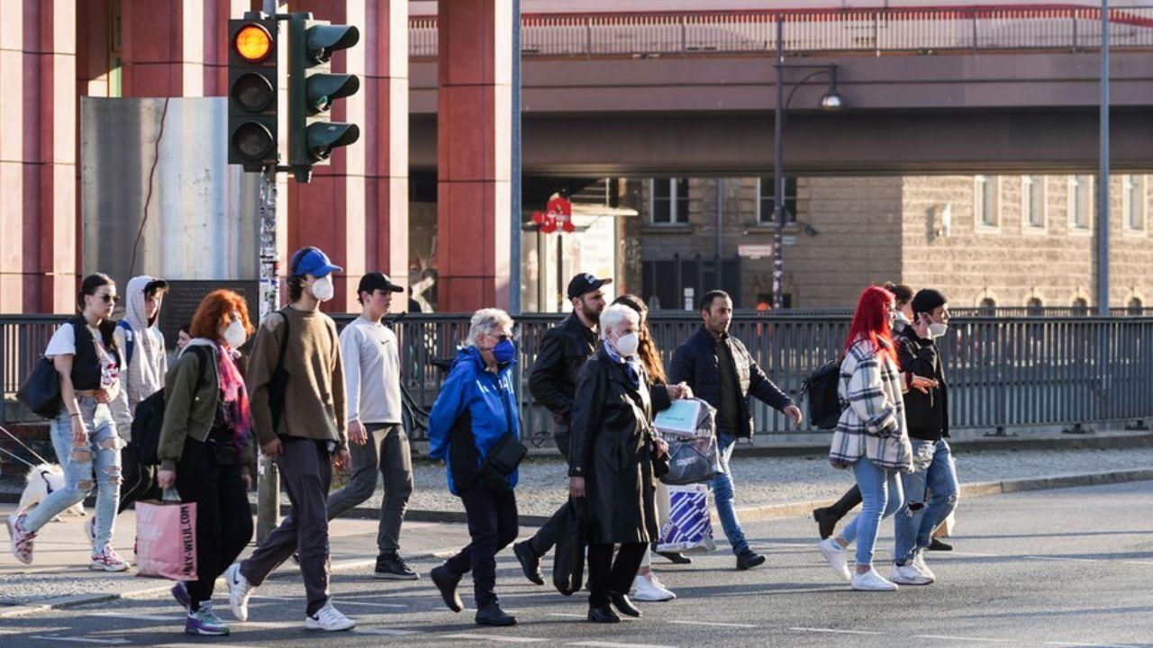 Germany sees sharp rise in solo living, with many at risk of poverty: Report