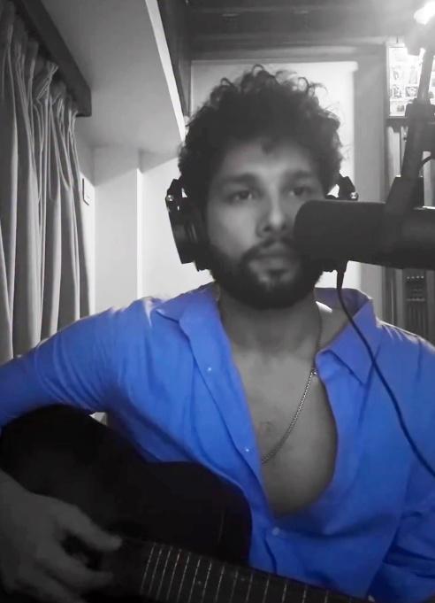 Siddhant Chaturvedi spends a poetic Sunday with his own rendition of Shailendra's 'Kal hamara hain'