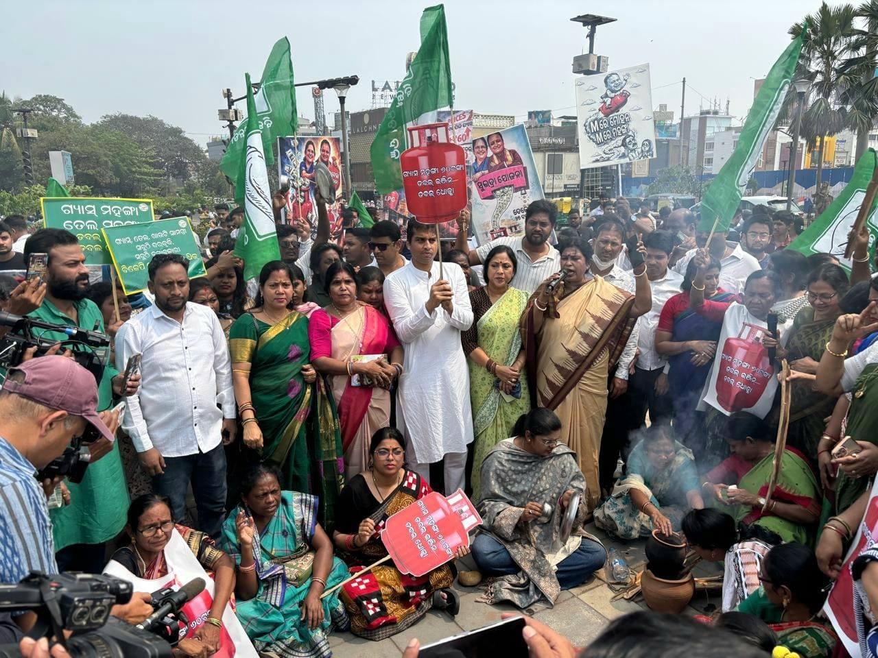 Odisha: BJD stages protest over rising LPG and essential commodities prices