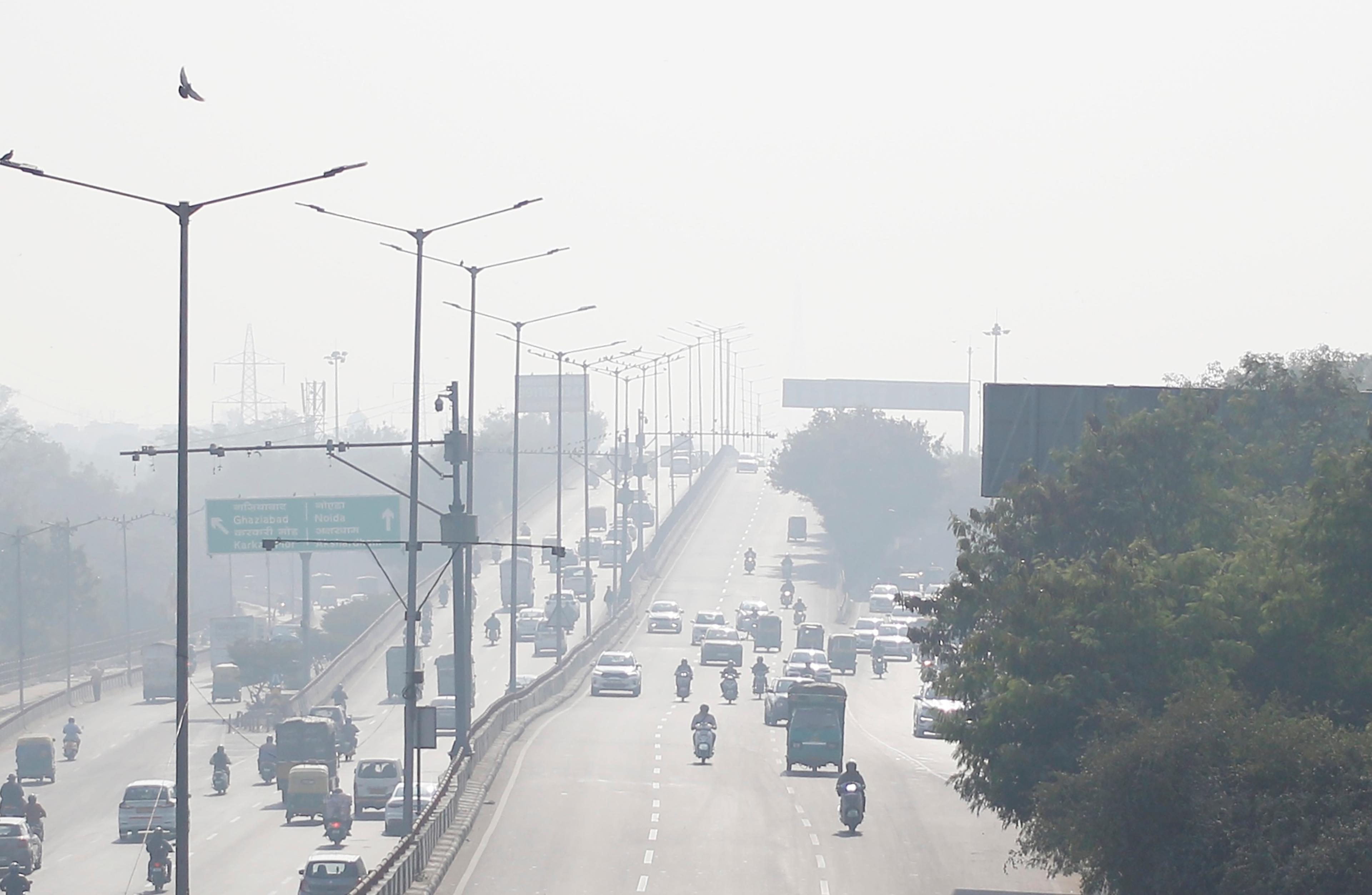 Delhi air quality remains ‘poor’ for 5th straight day as temperatures rise