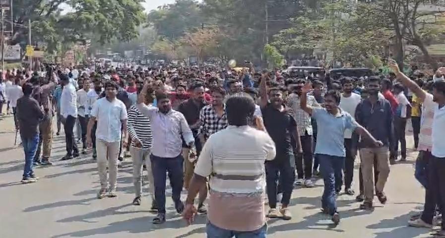 BJP, student groups protest in Dharwad demanding filling of vacant govt posts