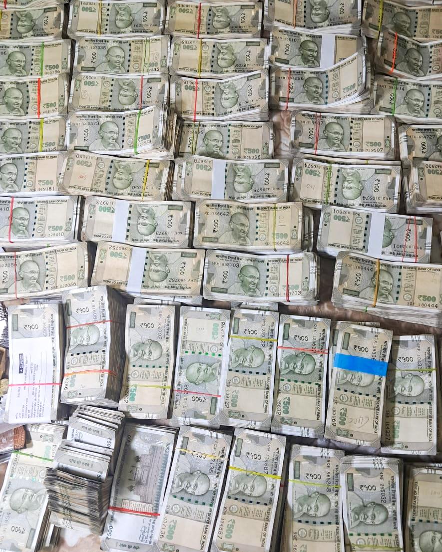 Under 'Your Money, Your Right' campaign, over Rs 104 crore returned to account holders in Gujarat