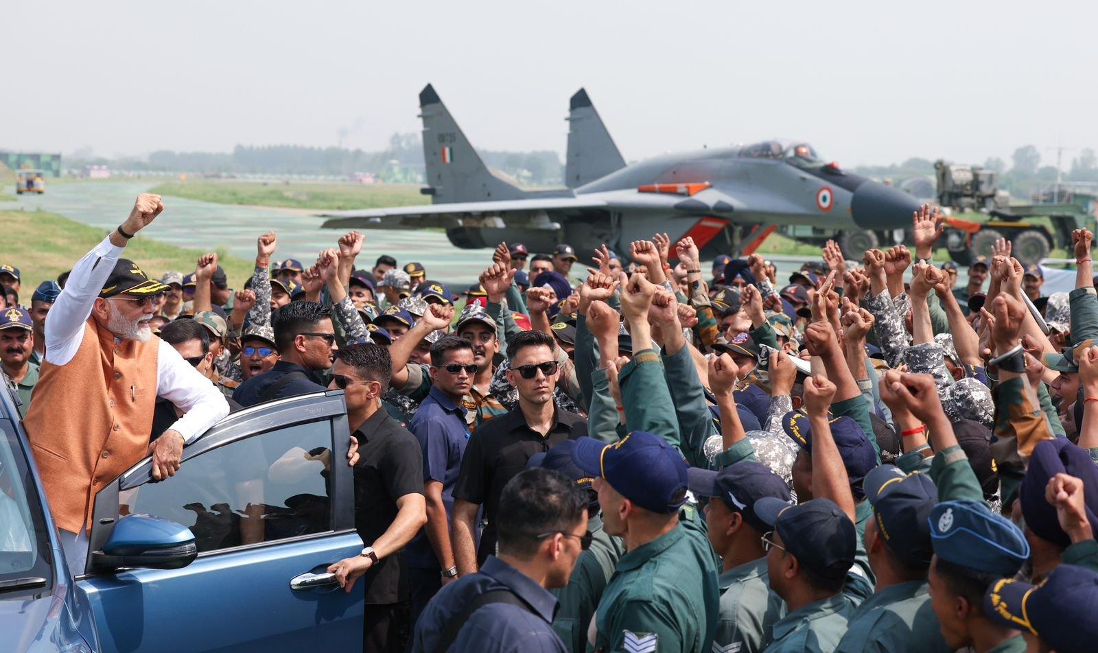 PM Modi meets nation’s braves at Adampur airbase, blunts Pakistani propaganda (Lead)