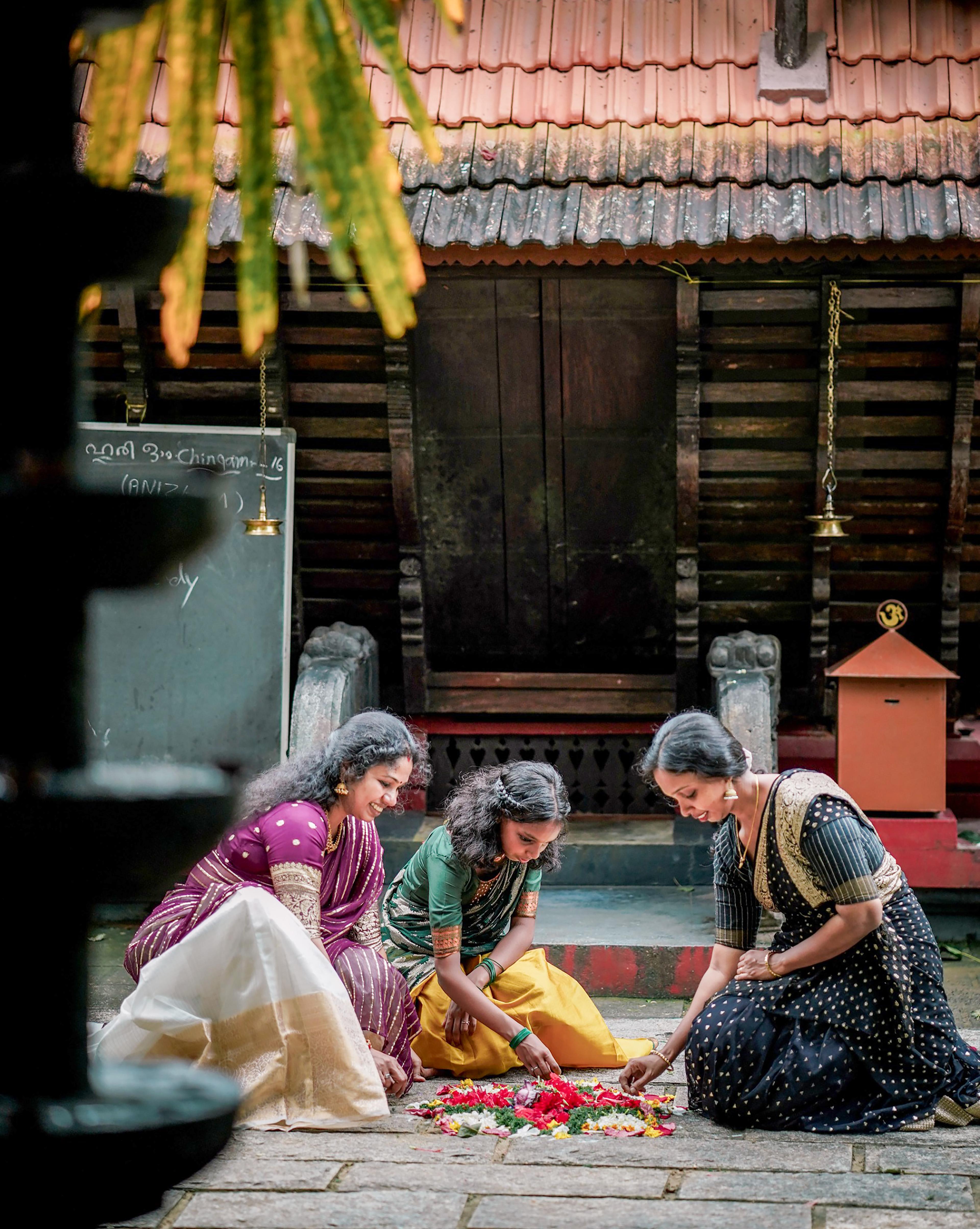 Kerala leaders unite in extending Onam greetings