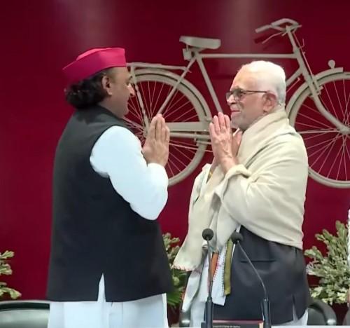 Justice Sudershan Reddy receives warm welcome in UP; SP says INDIA Bloc stands united for VP pick (Ld)