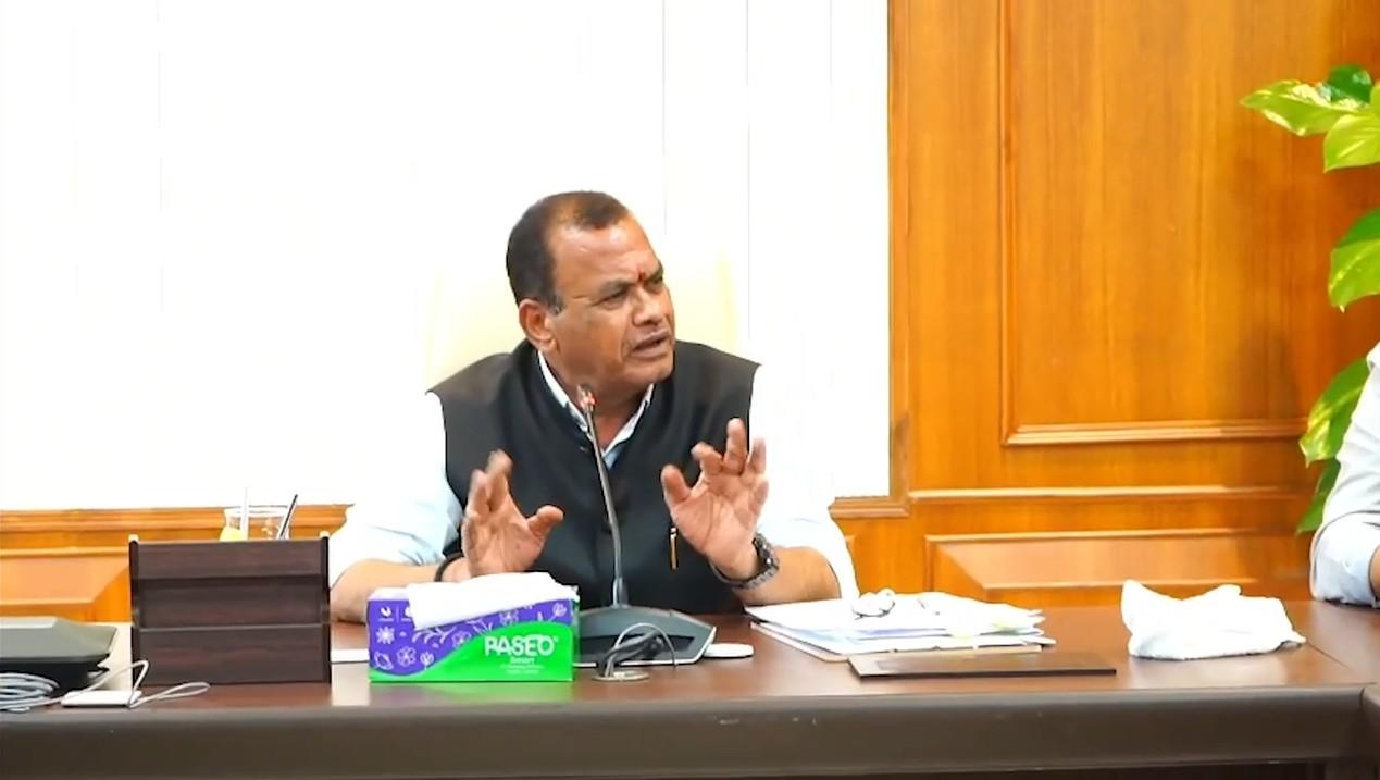 Telangana Minister urges film workers, producers to resolve issue through talks