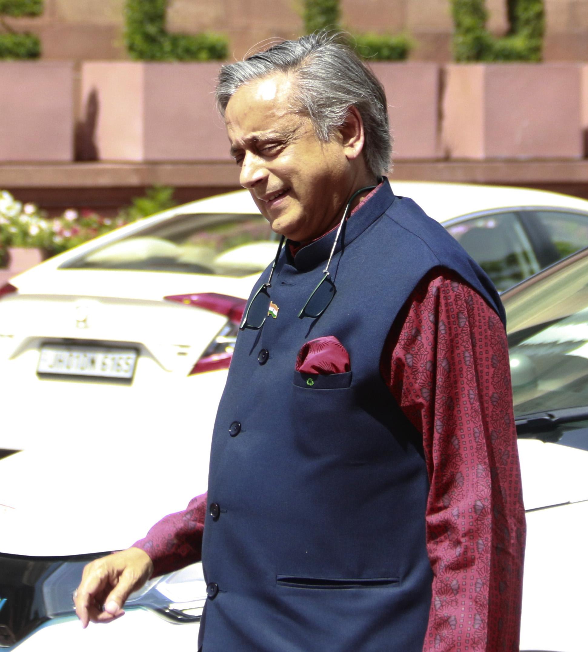 Cong leaders in Kerala jittery as Shashi Tharoor slams Emergency