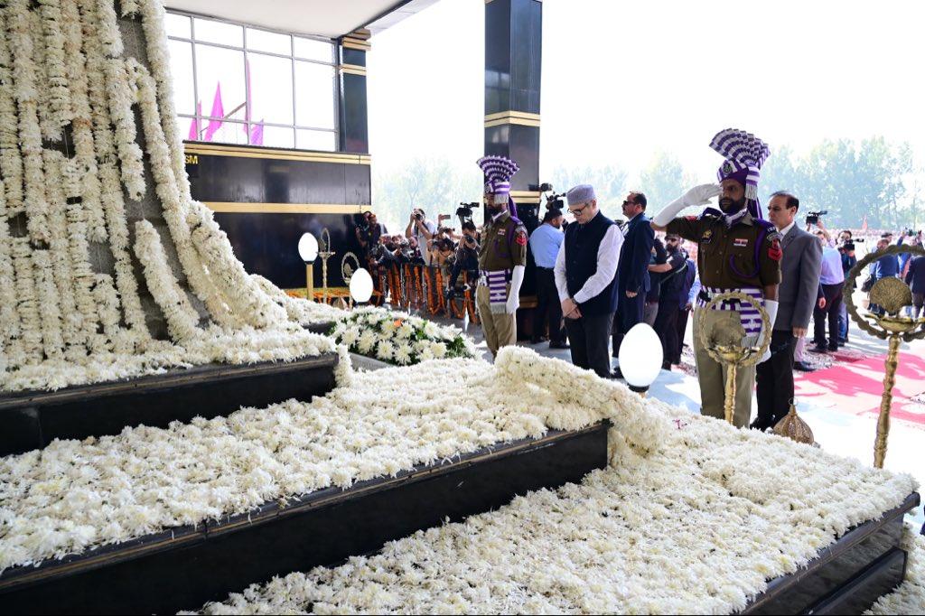 J&K L-G, CM pay tributes to fallen martyrs on Police Commemoration Day