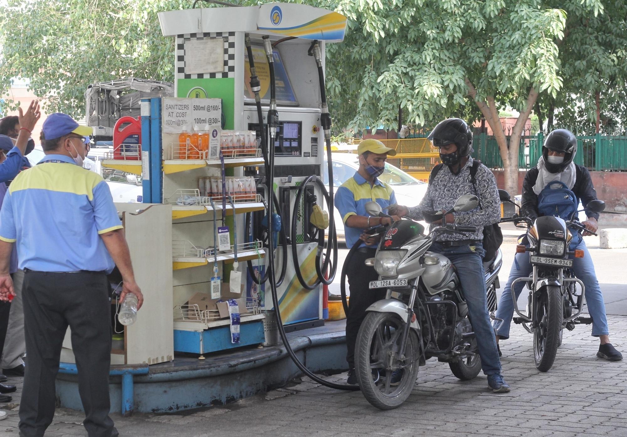 Govt taking relook at licensing rules for petrol pumps