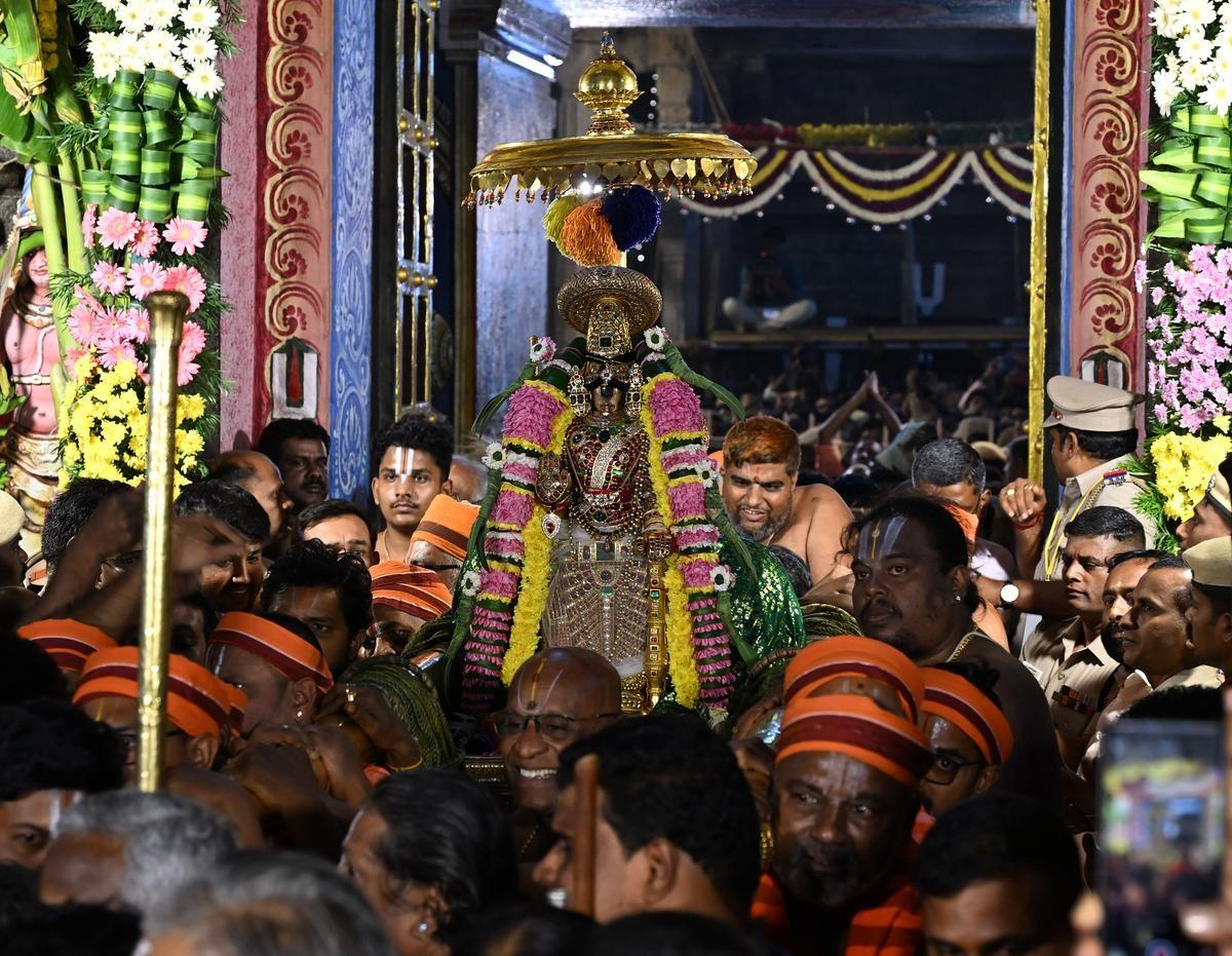 TN: Vaikunta Ekadasi celebrated with deep devotion at Srirangam temple