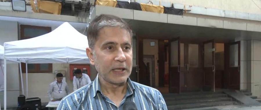 Maha civic polls: BMC commissioner casts his ballot, asks fellow city residents to vote